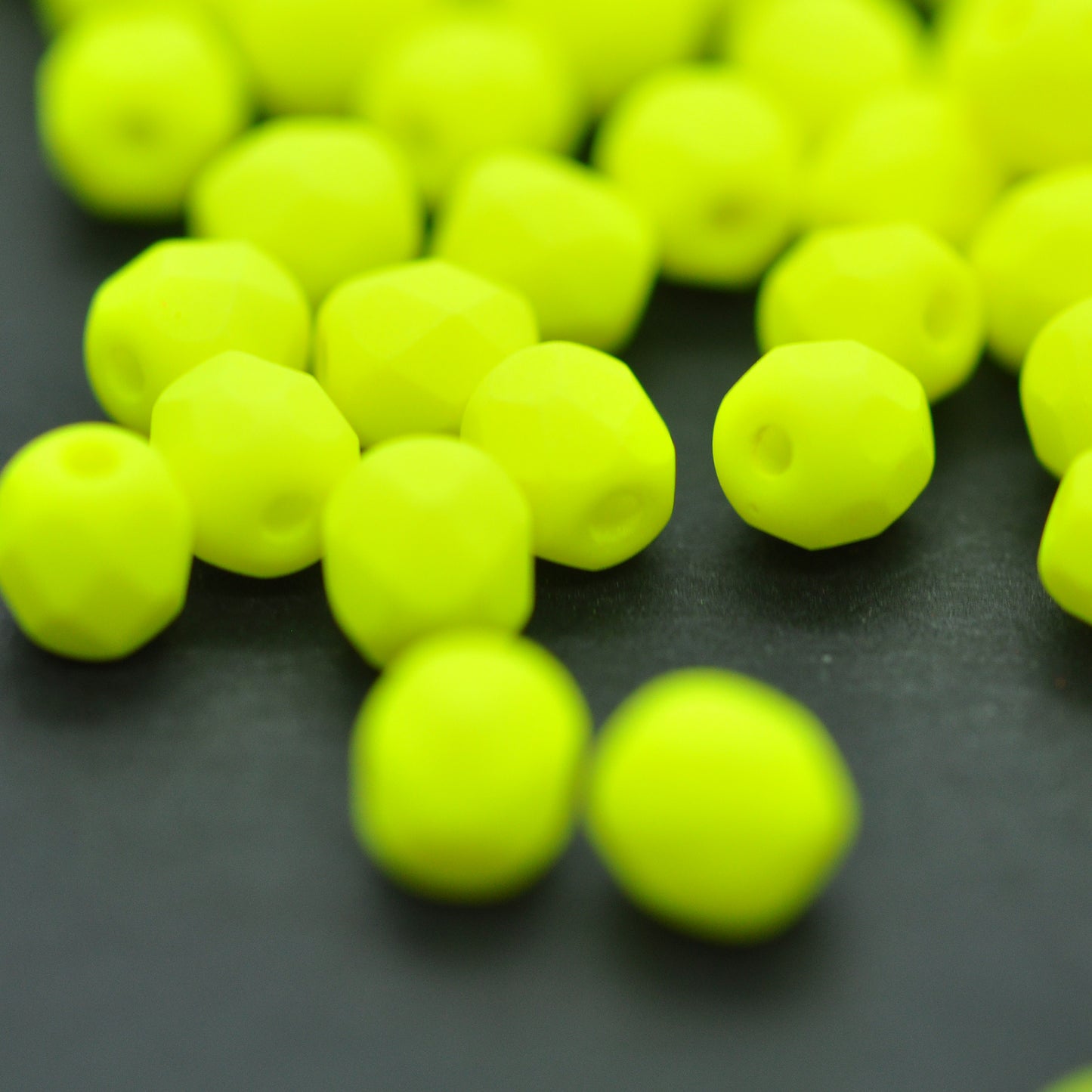 Preciosa ground glass beads / neon yellow / 100 pcs. / 4mm