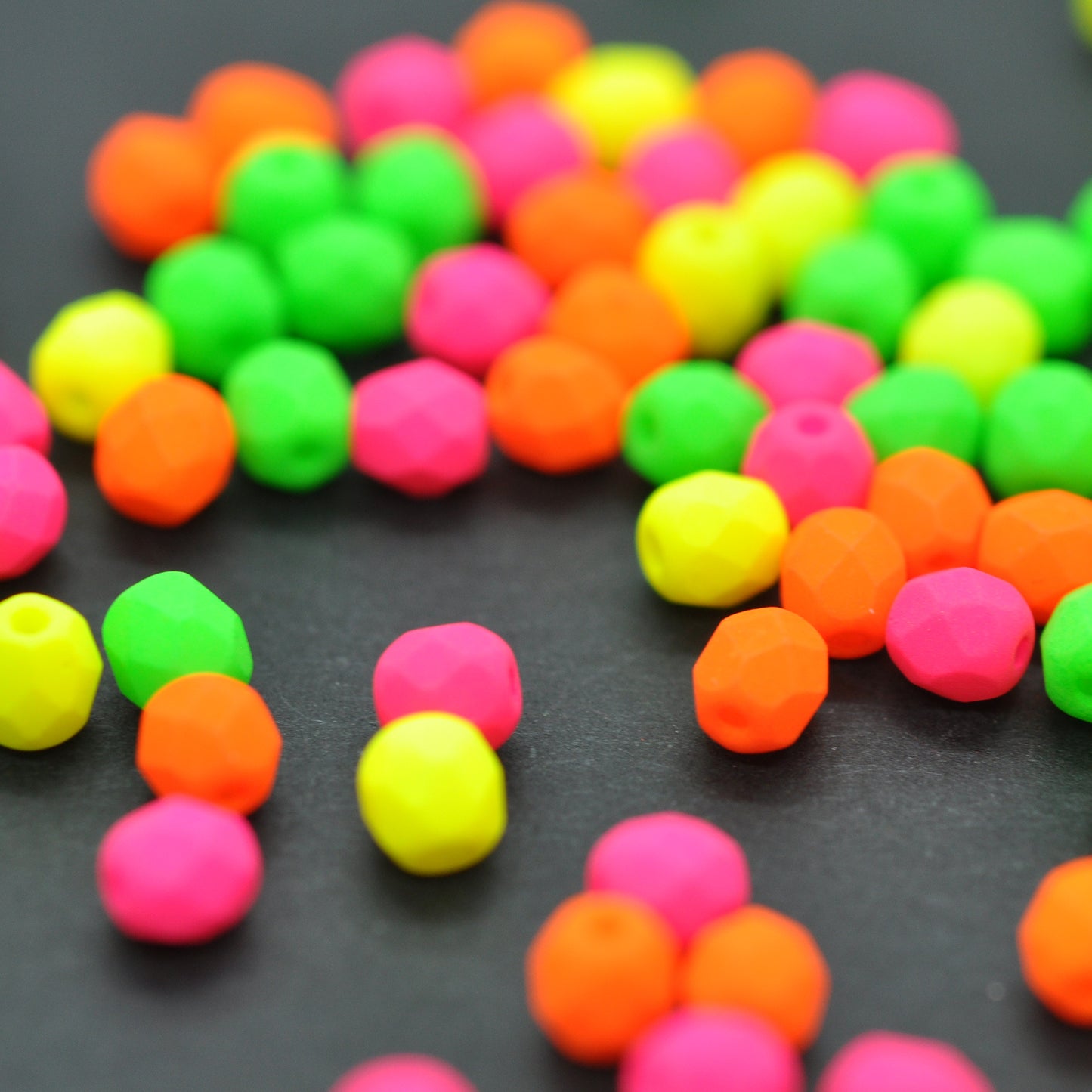 Preciosa ground glass beads / neon MIX / 100 pcs. / 4mm