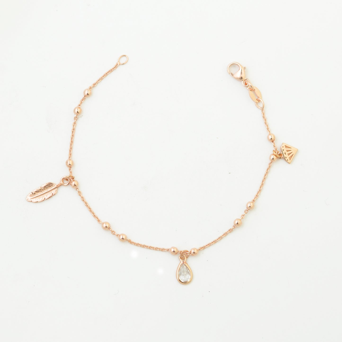 Delicate feather pendant / 925 silver gold plated / 14mm