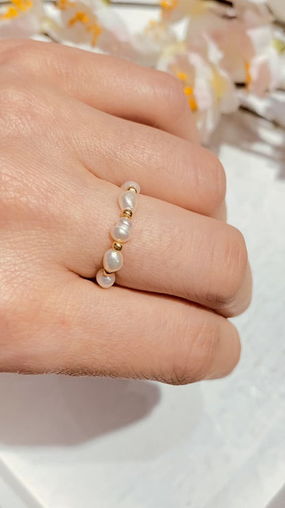 Freshwater pearl ring / white / 925 silver