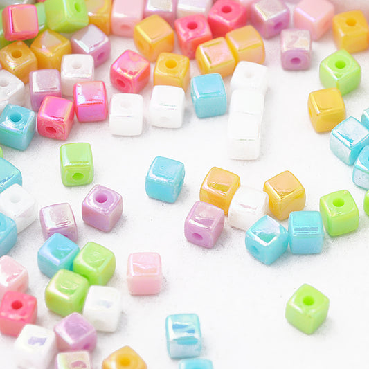 Small cubes / pastel colored mix / 4 mm