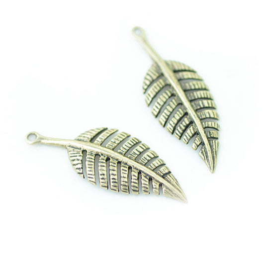 Fern leaf pendant / brass colored / 32 mm