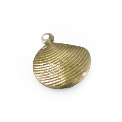 Shell pendant // brass // 14mm