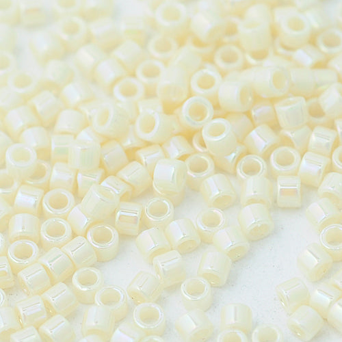 Delica cream 10 gr. Ø 1,6mm 11/0  (DB-157)