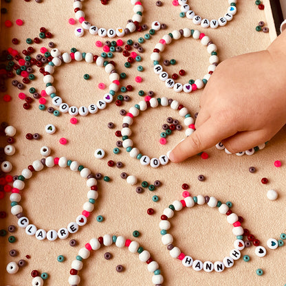 Perlen  DIY Schmuck Set für Kinder / 5 Namensarmbänder aus Buchstaben Holz und Glas Mix