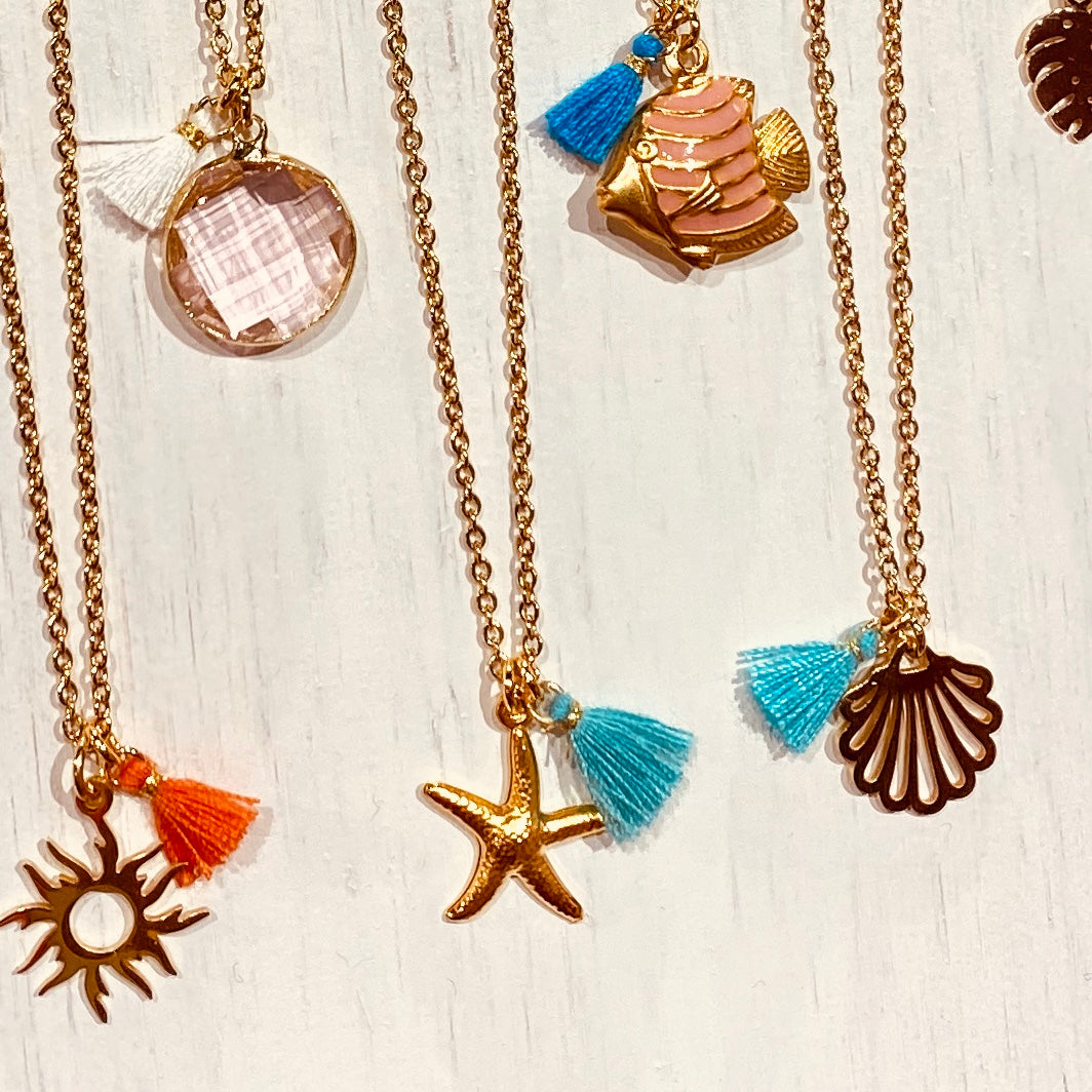 Stainless steel starfish pendant / gold plated / Ø 16mm
