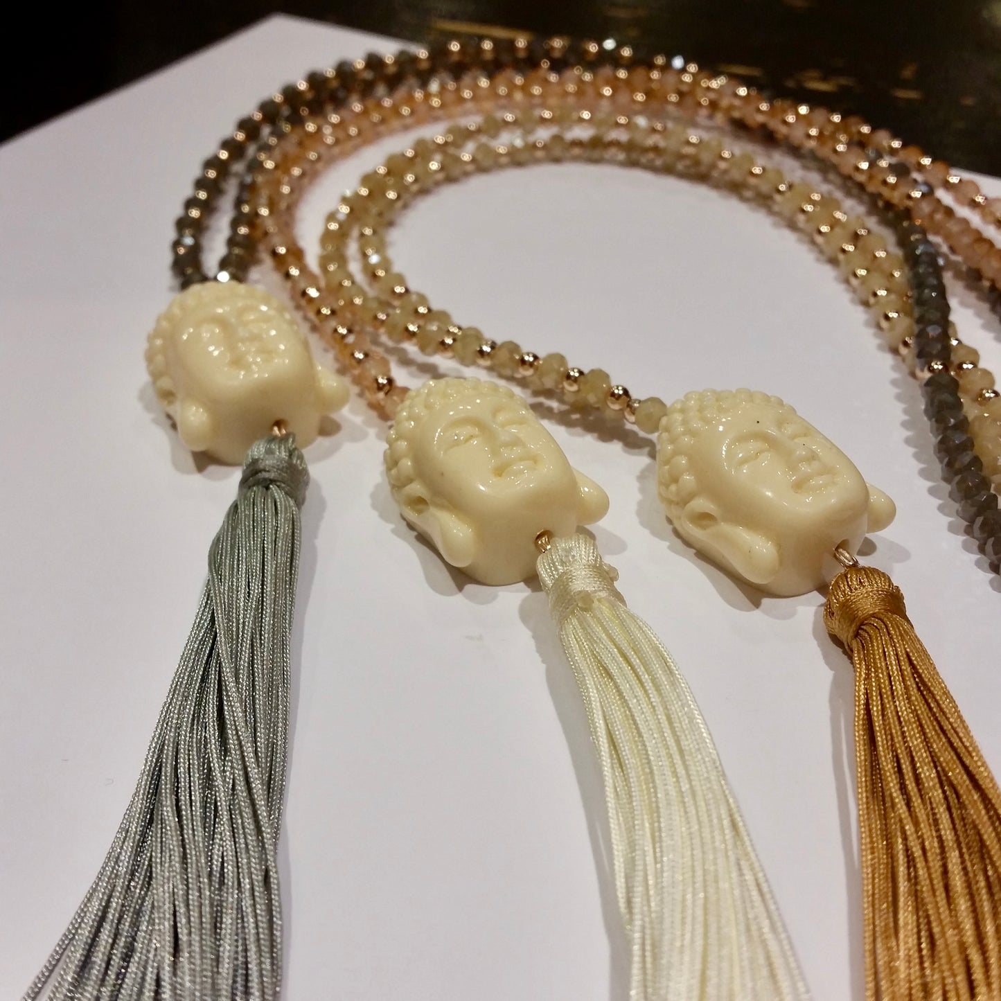 Thai Buddha head / cream / 28 mm