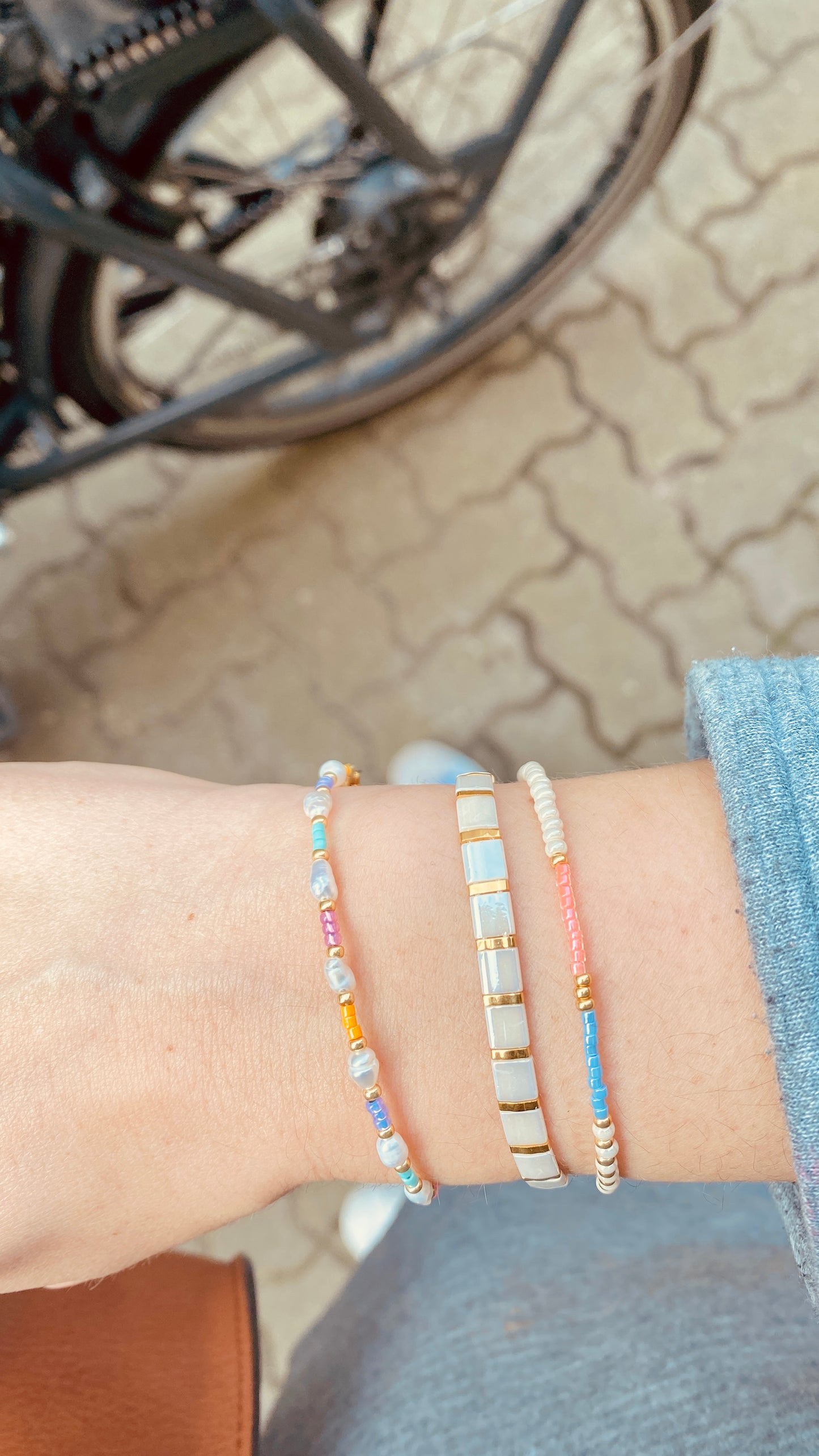 Bracelet / pastel rainbow / freshwater pearl / stainless steel gold plated