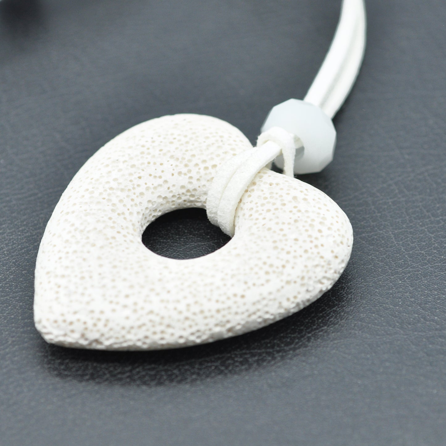 Lava stone heart white / 50 mm