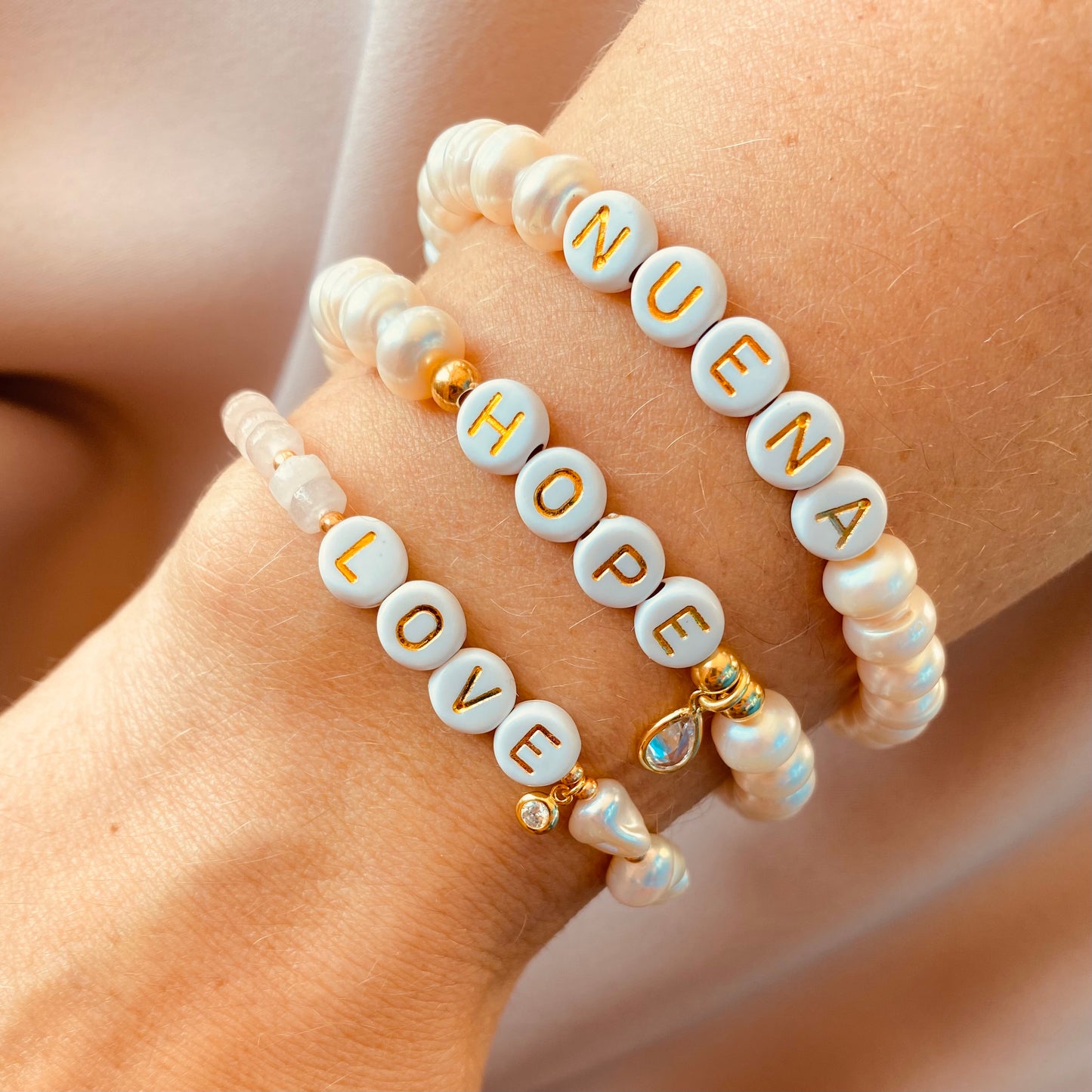Personalized freshwater pearl name bracelet - letters white gold